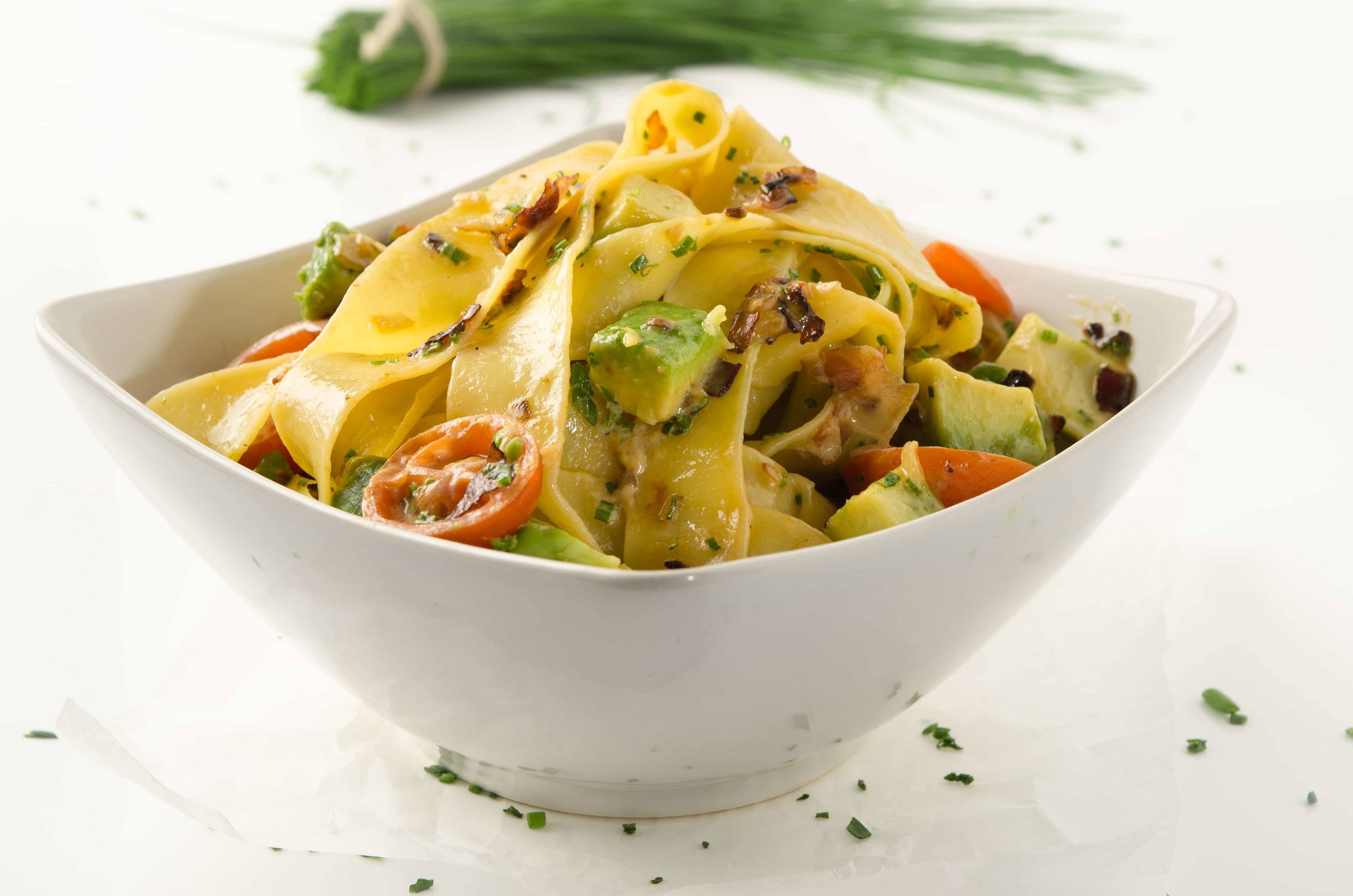 Cremige Pappardelle mit Avocado