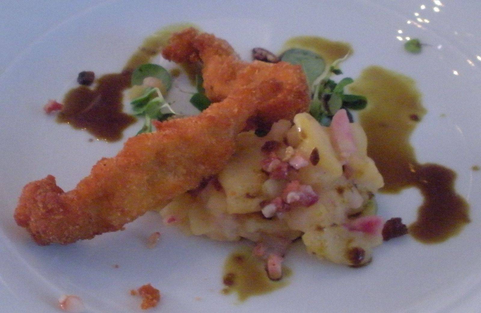 Panierte Hendlstreifen auf Erdäpfel-Vogerlsalat