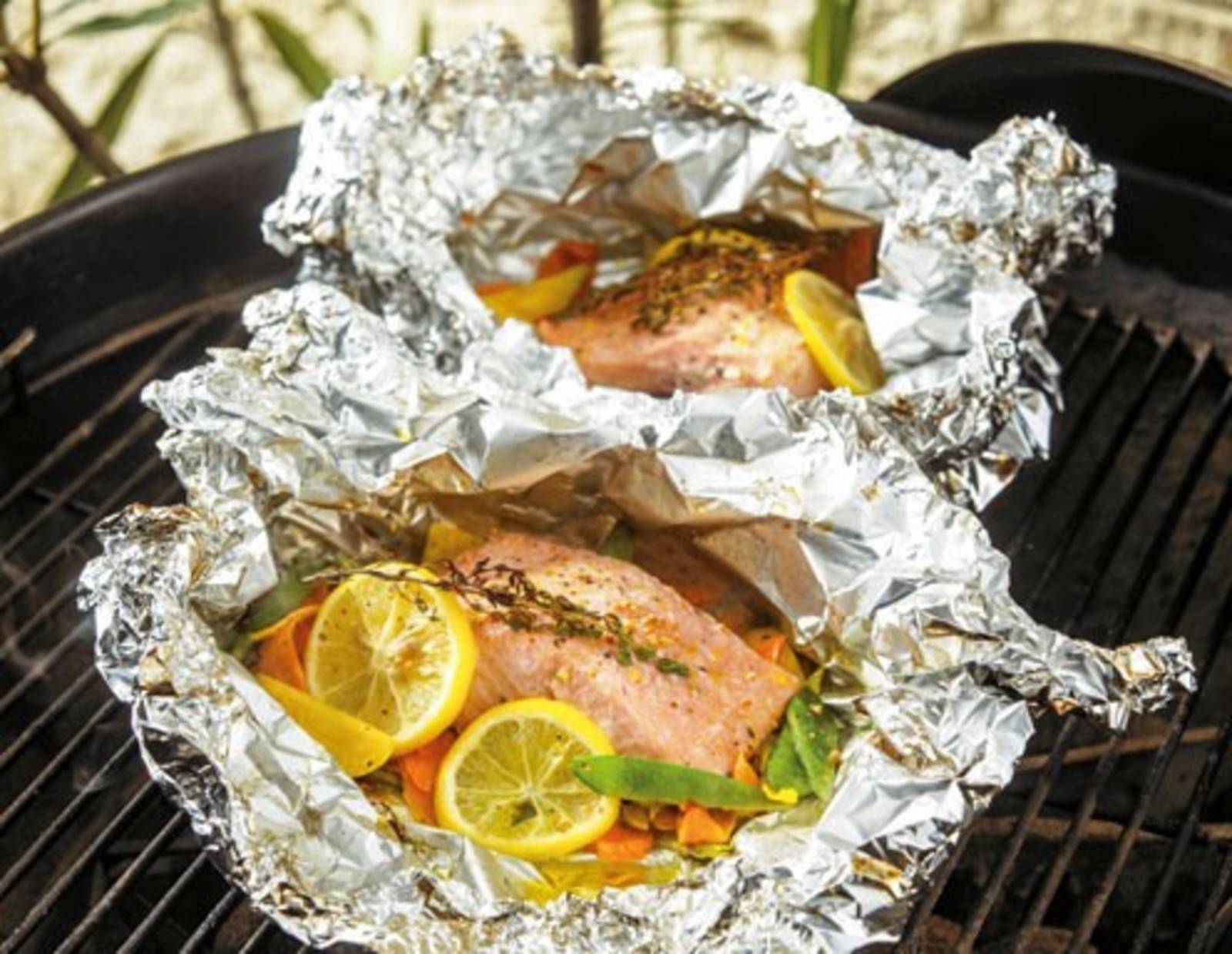 Bio-Lachs-Schnitte im Gemüsepäckchen Rezept