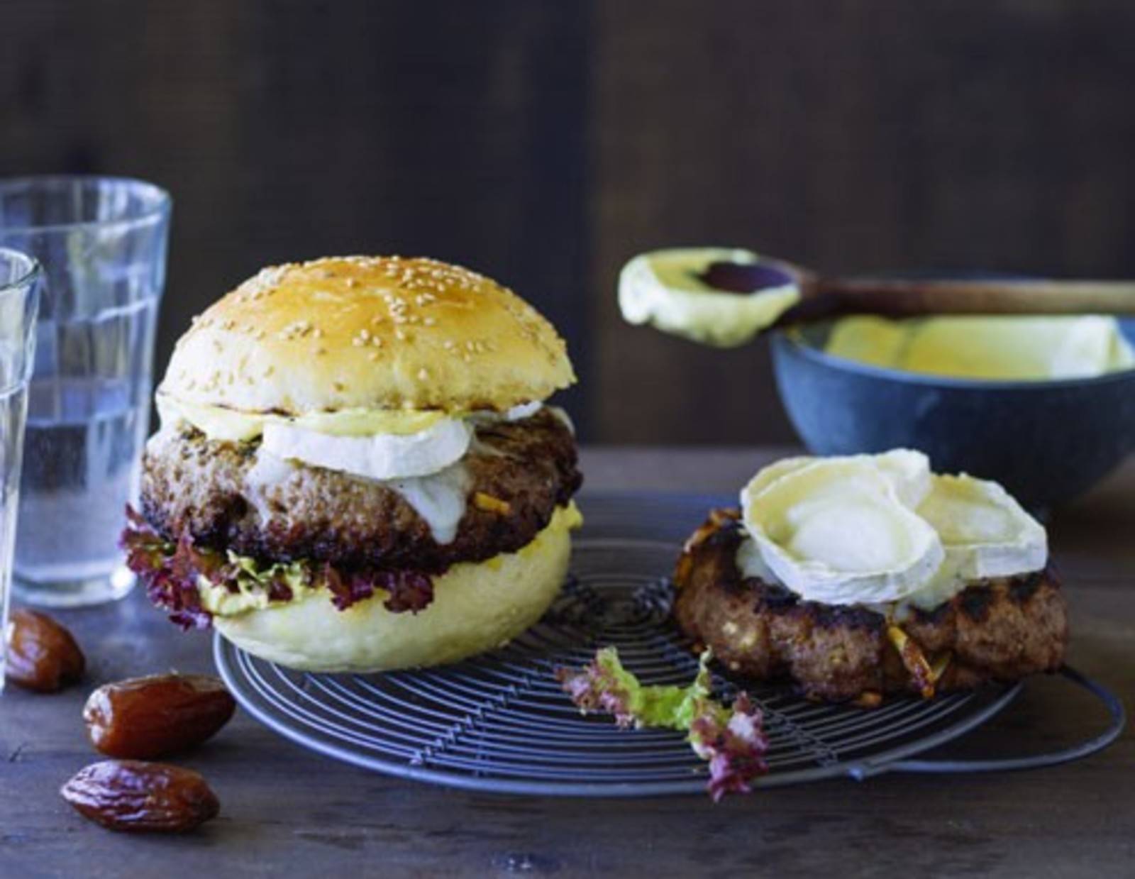 Ziegenkäse-Dattel-Burger Rezept