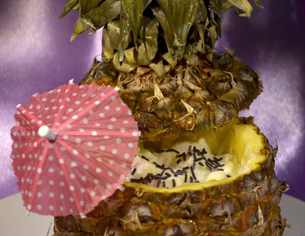 Ananas mit Schuss Ananas mit Schuss