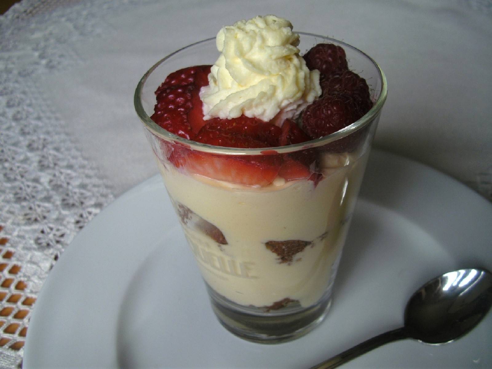 Früchte Trifle