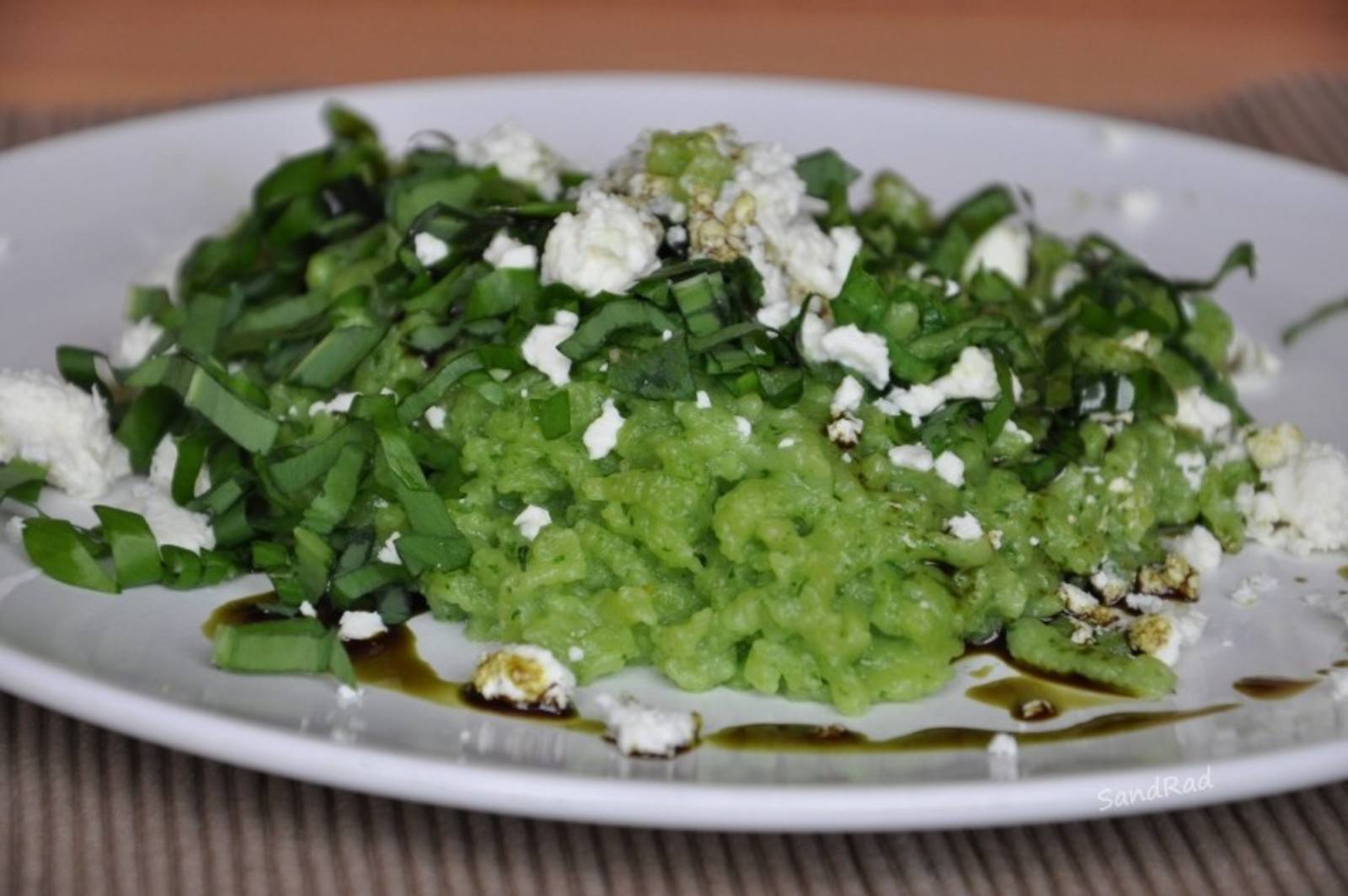 Bärlauchspätzle mit Feta und Kernöl