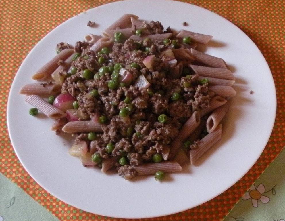 Haschee-Vollkornnudeln mit Radieschen Haschee-Vollkornnudeln mit Radieschen