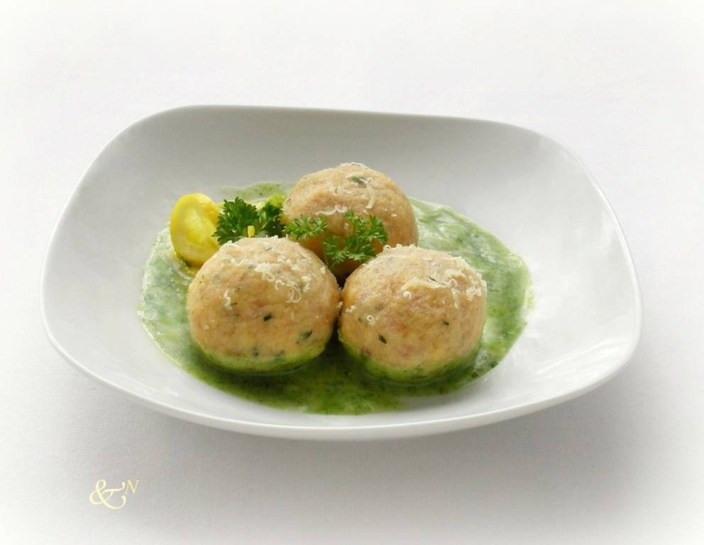 Topfenknödel mit Spinatsauce Topfenknödel mit Spinatsauce