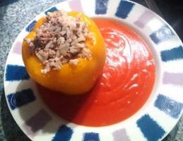 Gefüllte Paprika mit Oma´s Tomatensauce Gefüllte Paprika mit Oma´s Tomatensauce