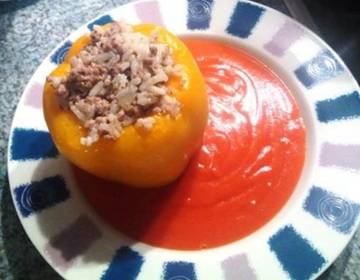 Gefüllte Paprika mit Oma´s Tomatensauce Gefüllte Paprika mit Oma´s Tomatensauce