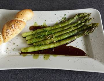 Gebratener Spargel mit Kernöl Gebratener Spargel mit Kernöl