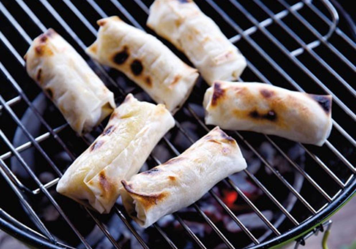 Gegrillte Bananen-Frühlingsrollen mit Kokosobers Rezept - ichkoche Gegrillte Bananen-Frühlingsrollen mit Kokosobers Rezept - ichkoche