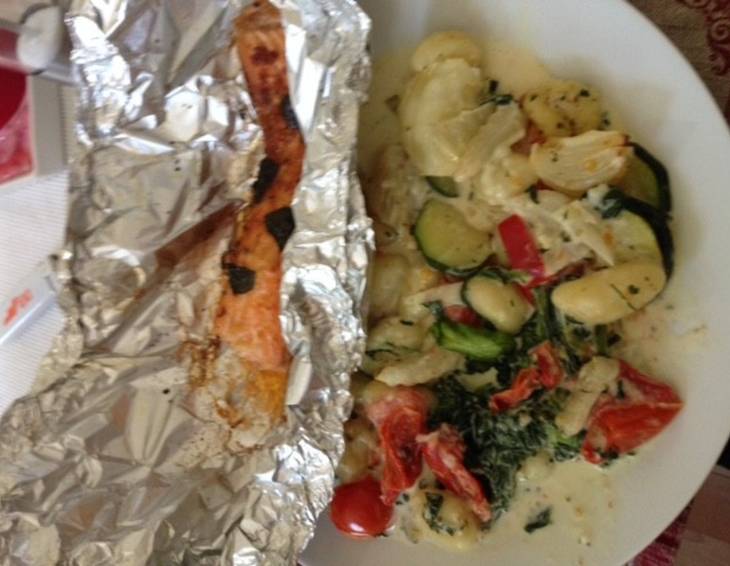 Gnocchi-Gemüse-Auflauf mit Lachsfilet Gnocchi-Gemüse-Auflauf mit Lachsfilet