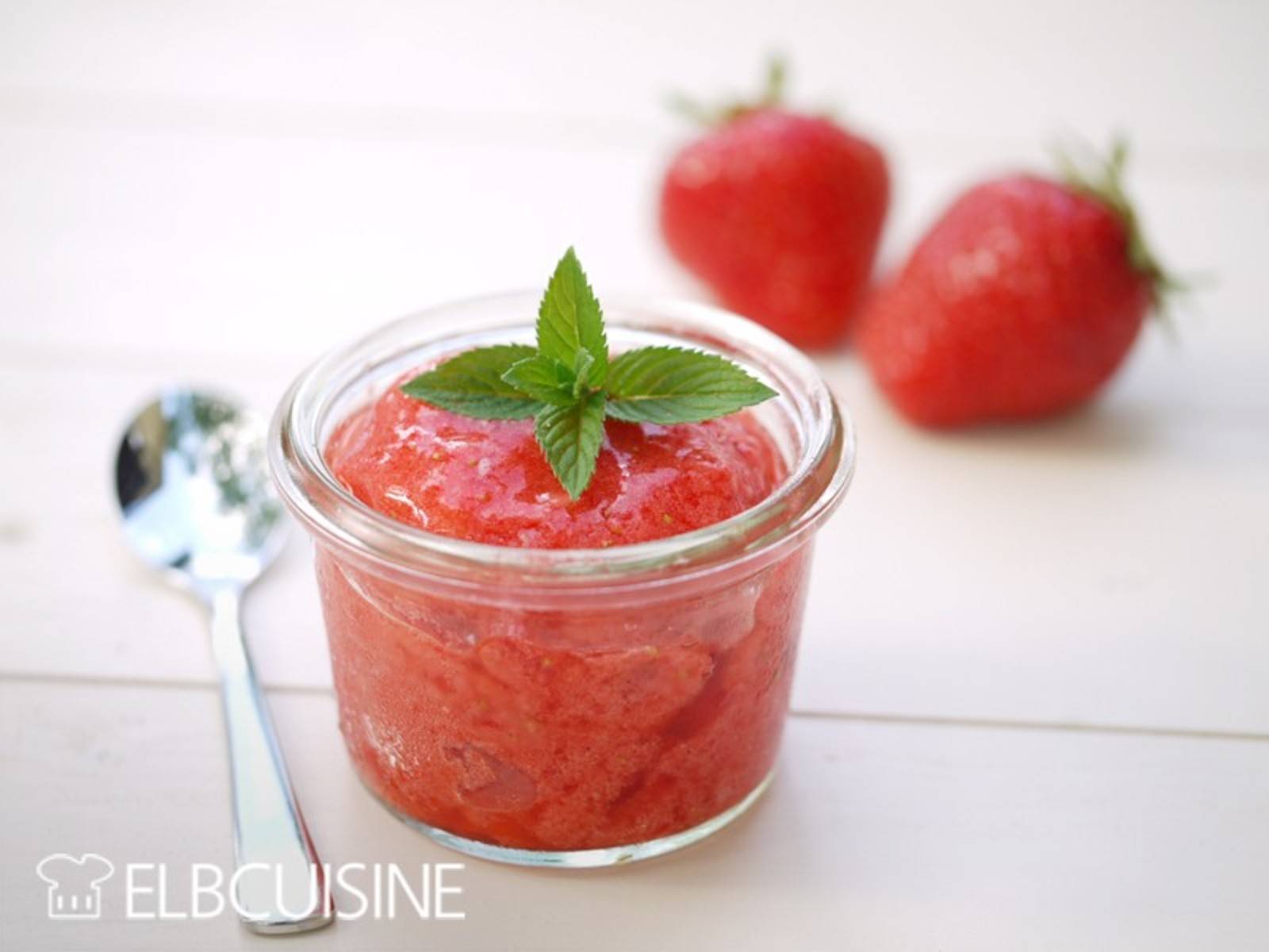 erdbeer-holunder-sorbet-rezept-ichkoche-at