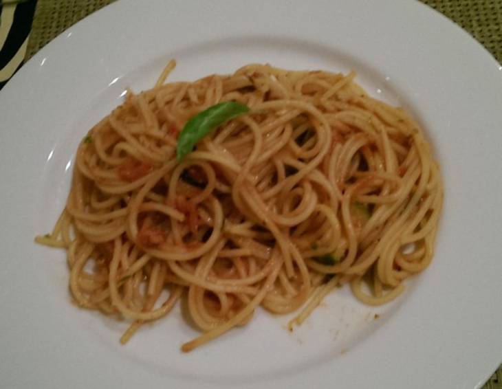 Spaghetti in Zucchini-Tomatensugo