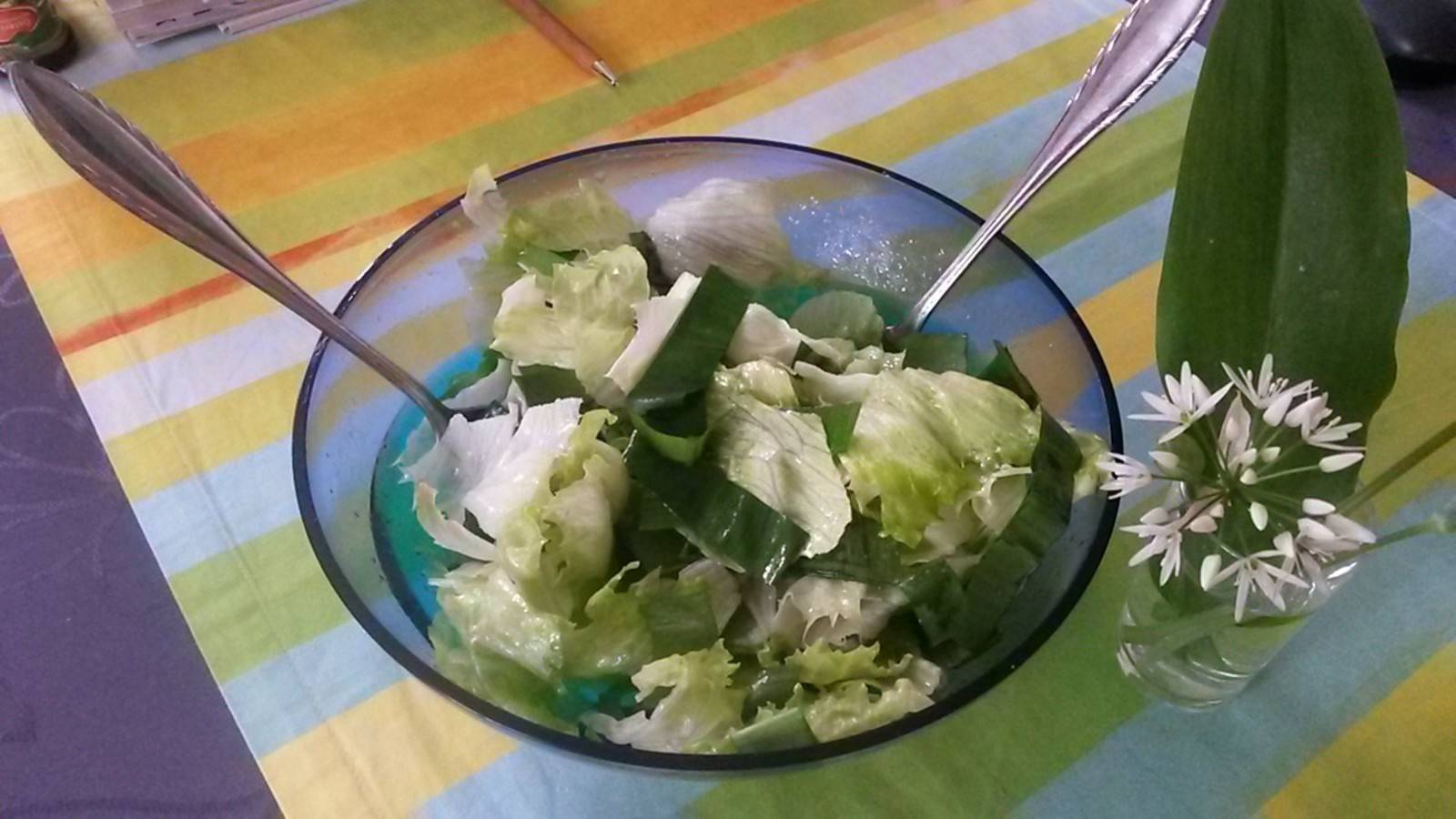 Eisbergsalat mit Bärlauch