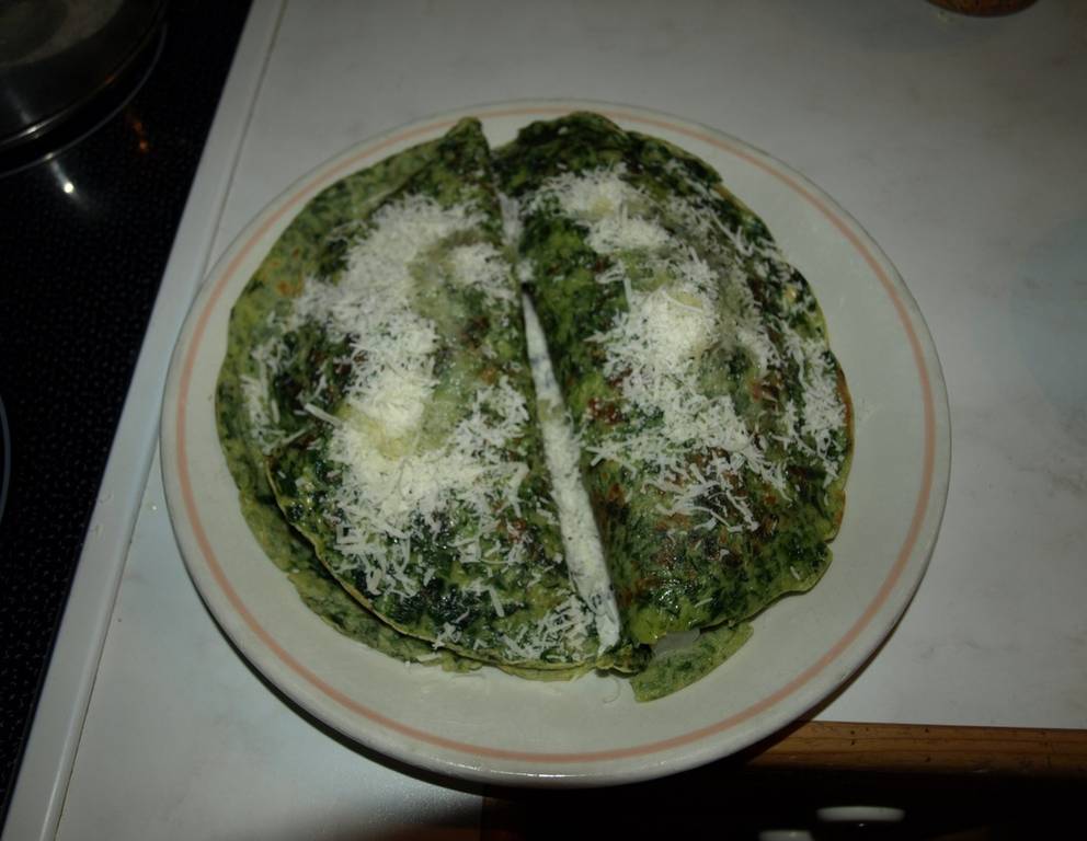 Bärlauchpalatschinken mit Schinken-Frischkäse-Füllung Bärlauchpalatschinken mit Schinken-Frischkäse-Füllung