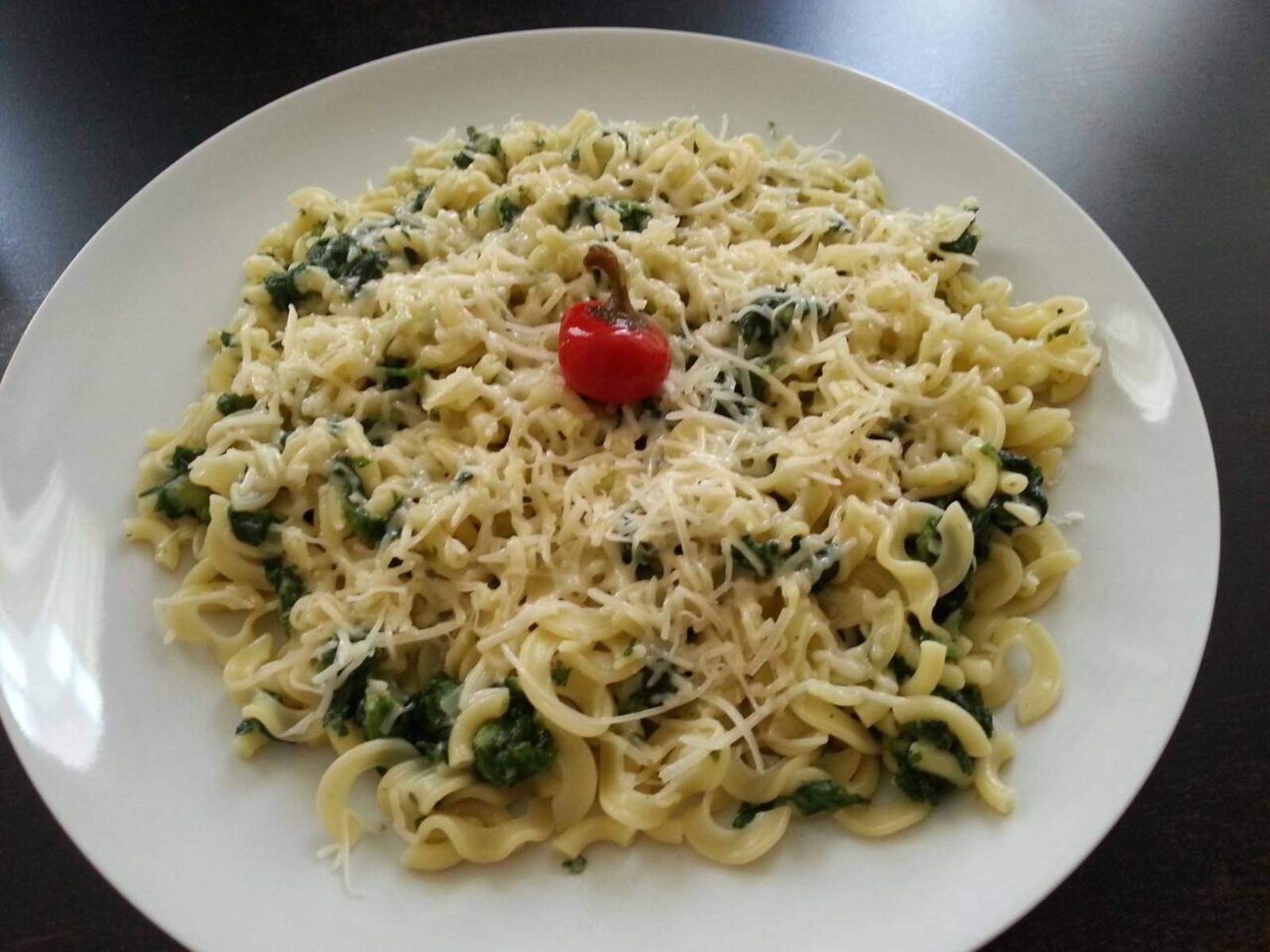 Würzige Pasta mit Spinat und Käse