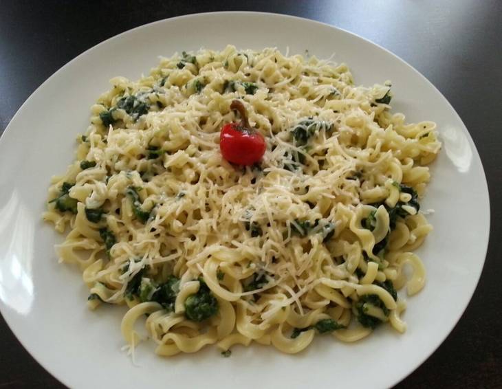 Würzige Pasta mit Spinat und Käse