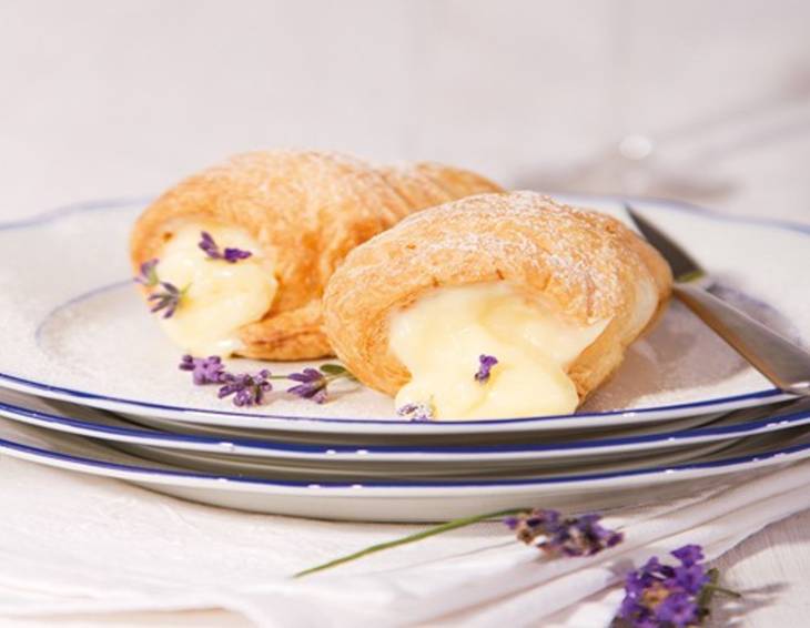 Rollen mit Lavendelschnee Rollen mit Lavendelschnee