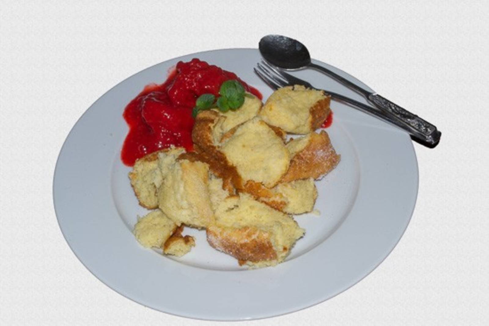 Grießschmarren mit schnellem Erdbeereis Rezept - ichkoche.de Grießschmarren mit schnellem Erdbeereis Rezept - ichkoche.de