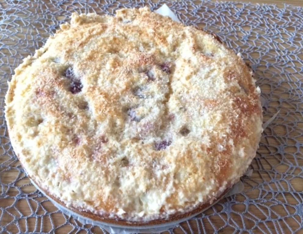Buttermilchkuchen mit Kokos und Kirschen Buttermilchkuchen mit Kokos und Kirschen