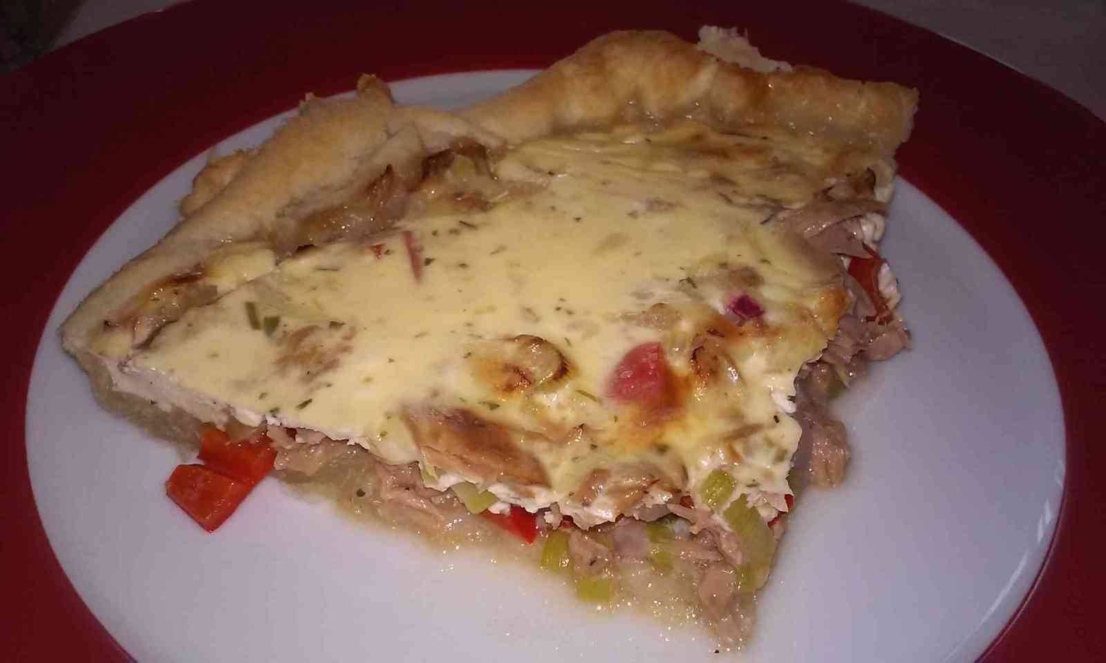 Thunfisch Quiche mit Jungzwiebel und Paprika