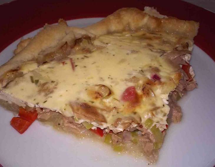 Thunfisch Quiche mit Jungzwiebel und Paprika