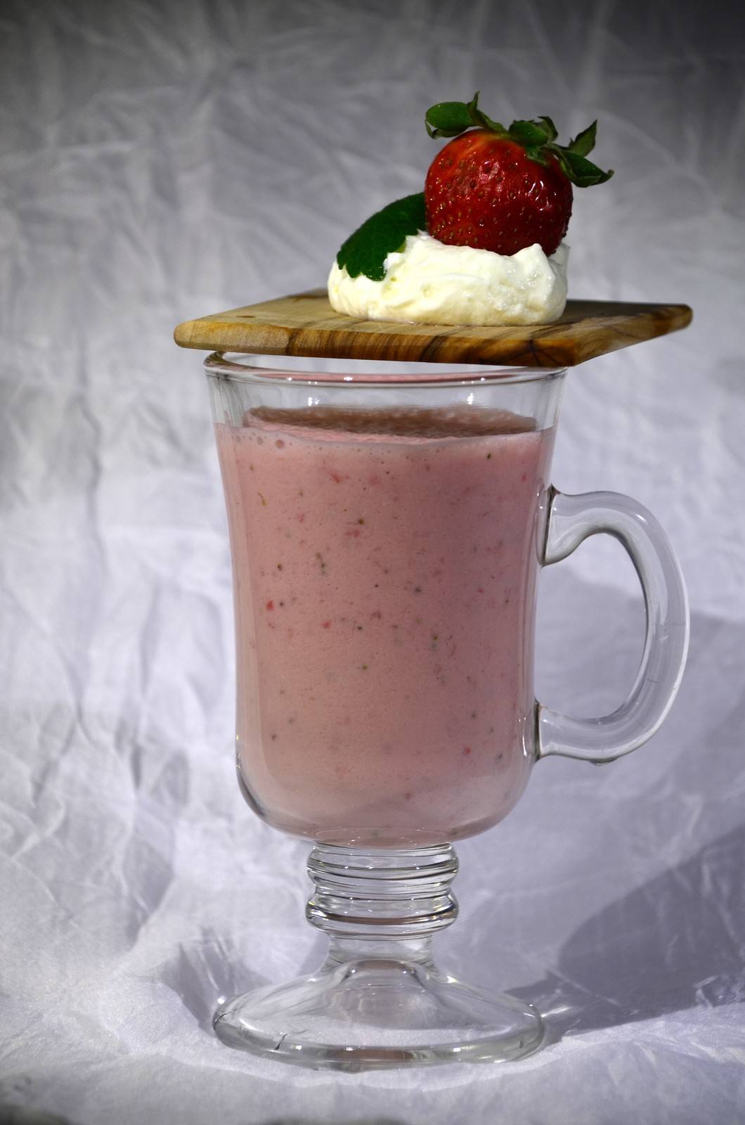 Schnelle Joghurtcreme mit Erdbeeren