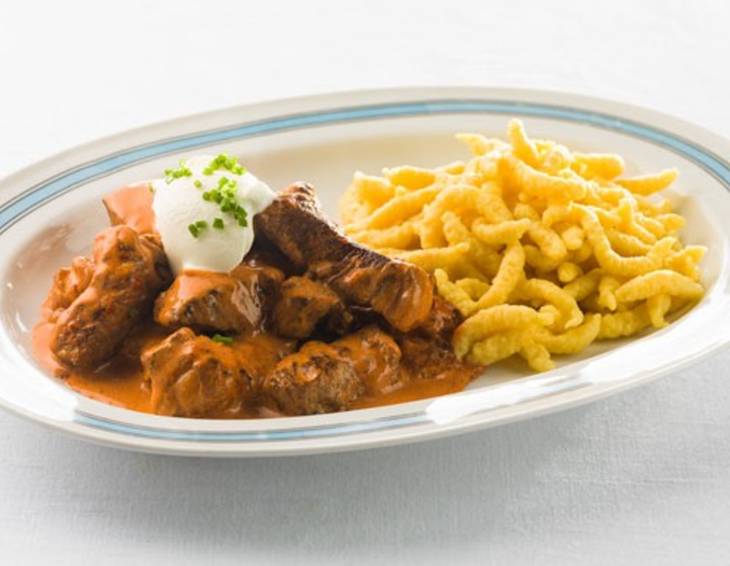 Minuten Gulasch vom Rinderrücken mit hausgemachten Spätzle