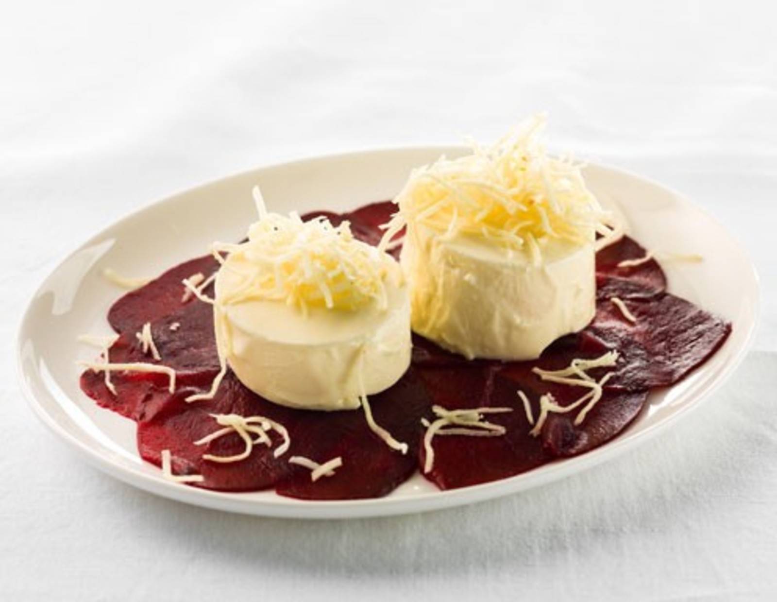 Sauerrahmmousse mit Kren und roter Rübe Rezept