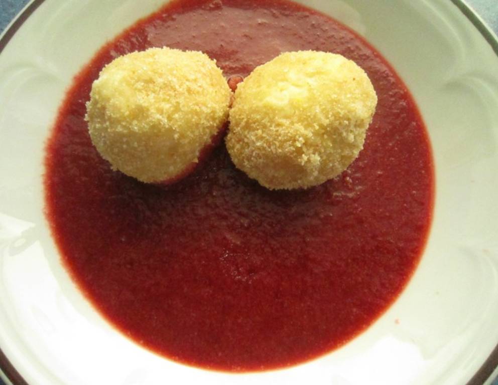 Topfenködel mit Erdbeersauce Topfenködel mit Erdbeersauce