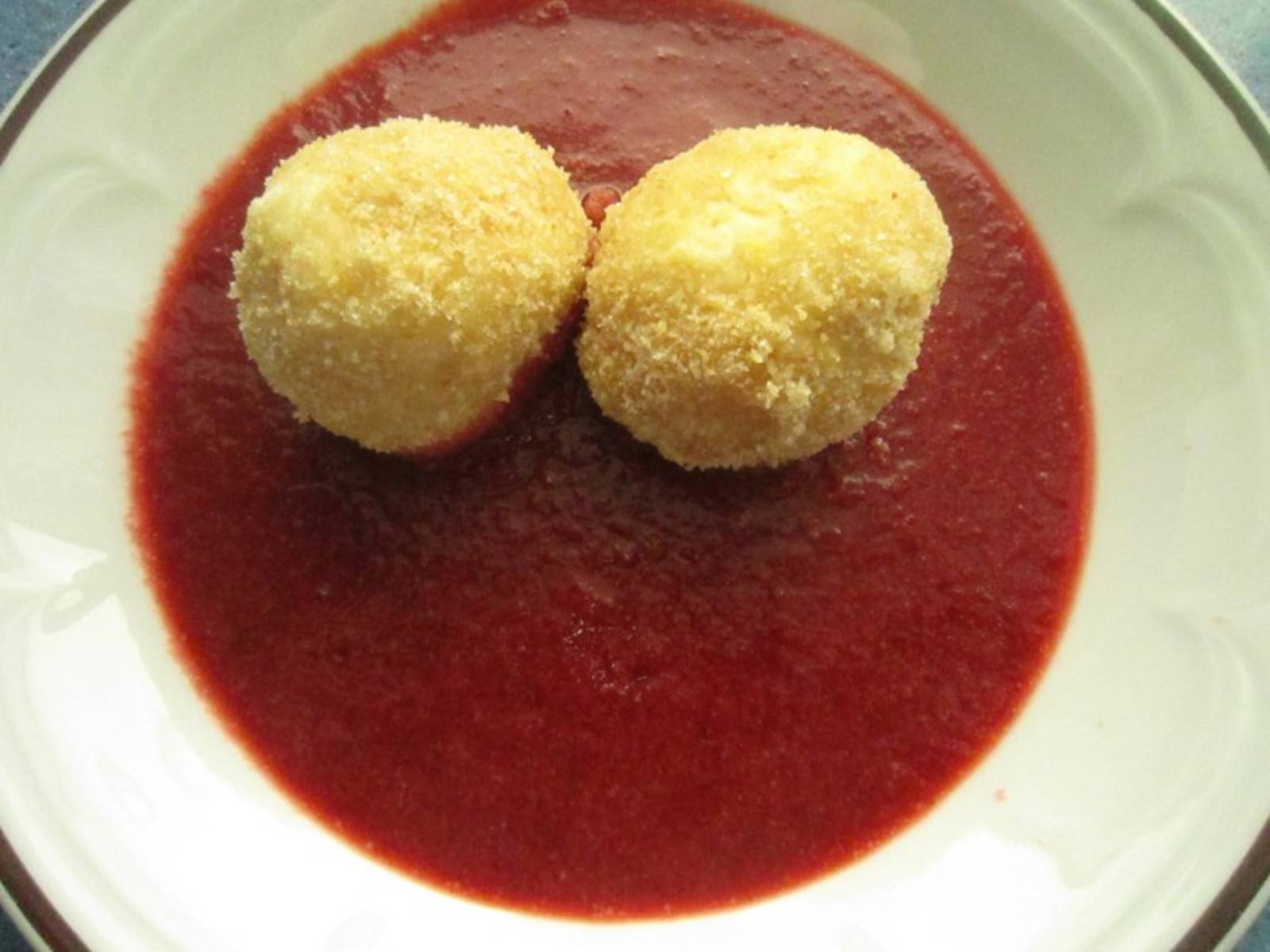 Topfenködel mit Erdbeersauce Rezept - ichkoche.de Topfenködel mit Erdbeersauce Rezept - ichkoche.de