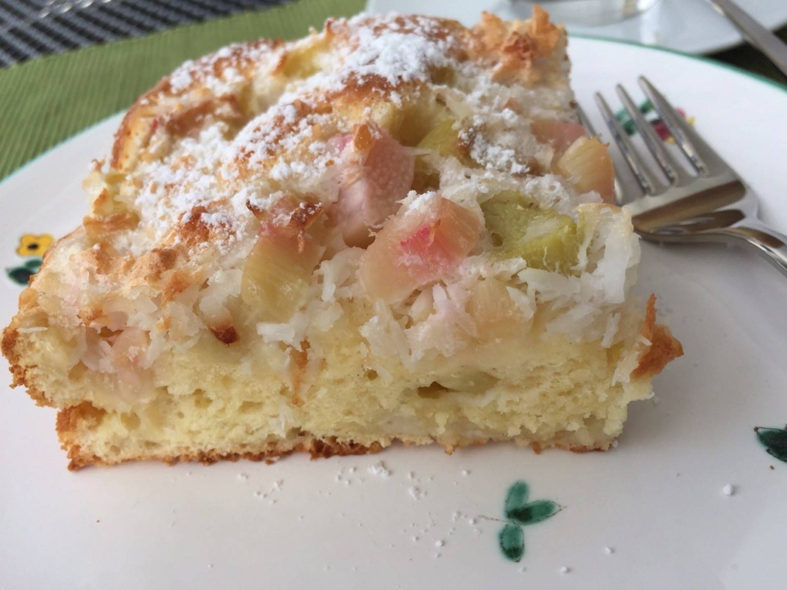 Rhabarber-Kokos-Kuchen Rezept - ichkoche.de Rhabarber-Kokos-Kuchen Rezept - ichkoche.de