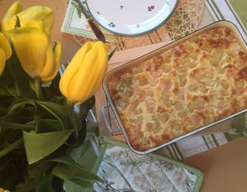 Topfen-Vanillereisauflauf mit Rhabarber Topfen-Vanillereisauflauf mit Rhabarber