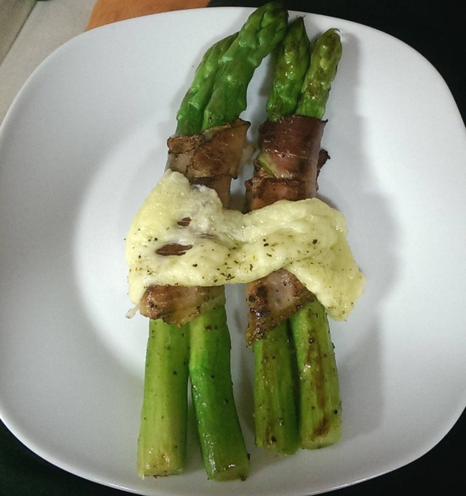 Überbackener Spargel mit Speck Rezept - ichkoche.ch