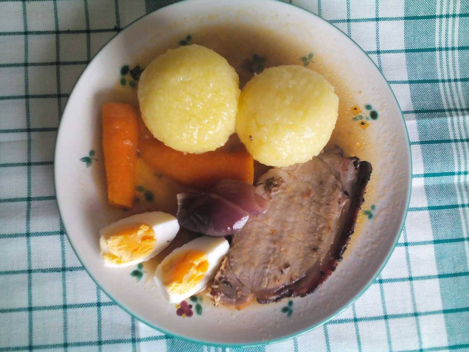 Schweinsbraten mit Zwiebeln