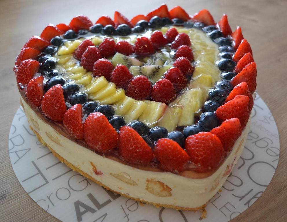 Sommerliche Joghurt-Topfentorte Sommerliche Joghurt-Topfentorte