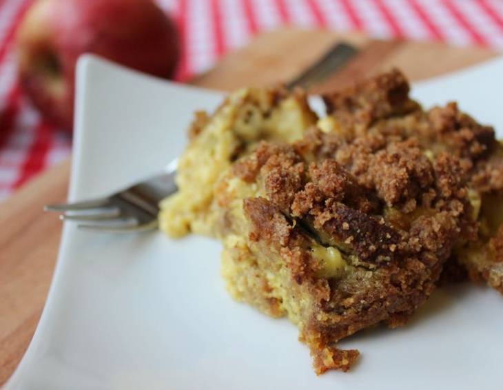 Apfel-Brotauflauf mit Kokoszucker-Streuseln