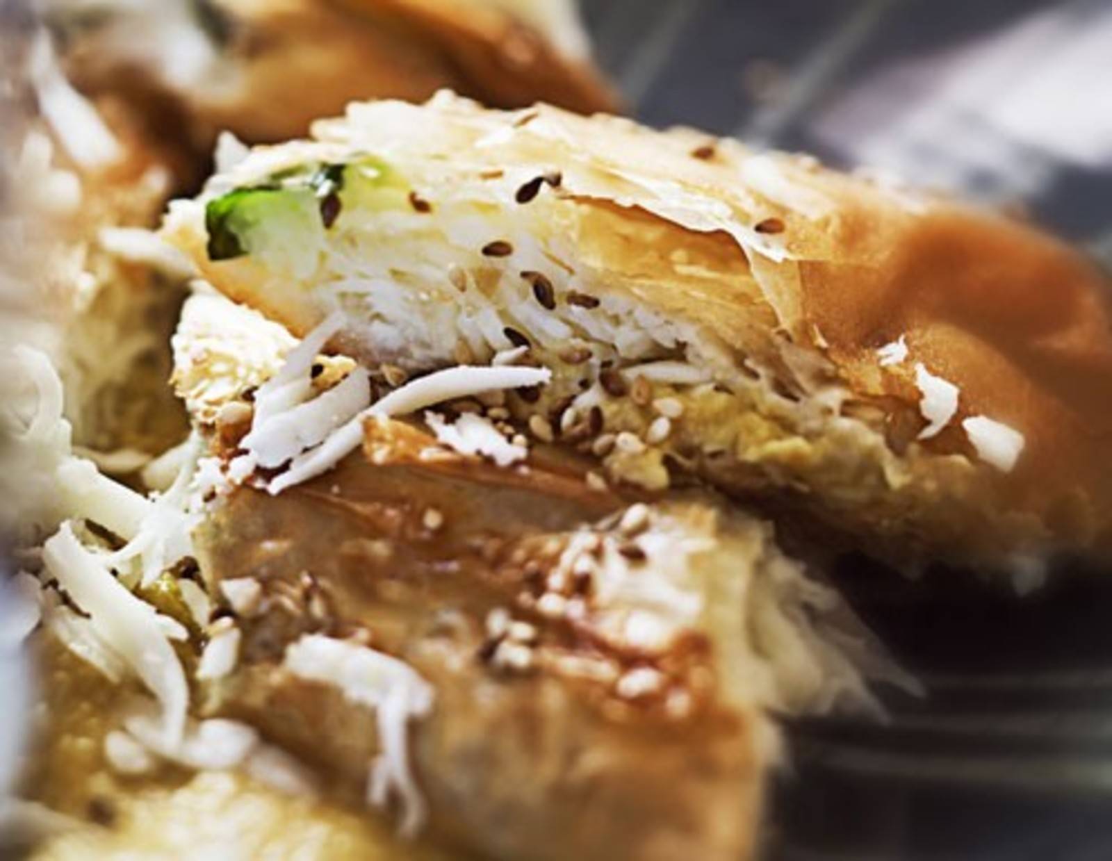 Halloumi-Strudel (Tiropita me fillo baklava) Rezept