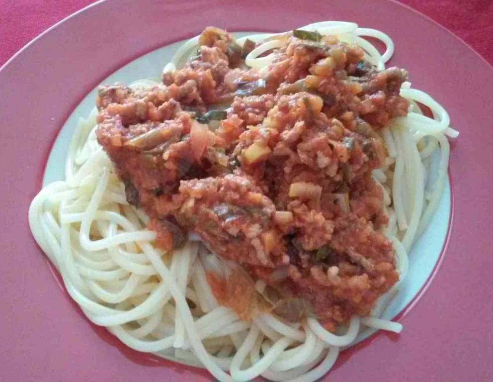 Bolognesesugo mit Mangold Bolognesesugo mit Mangold