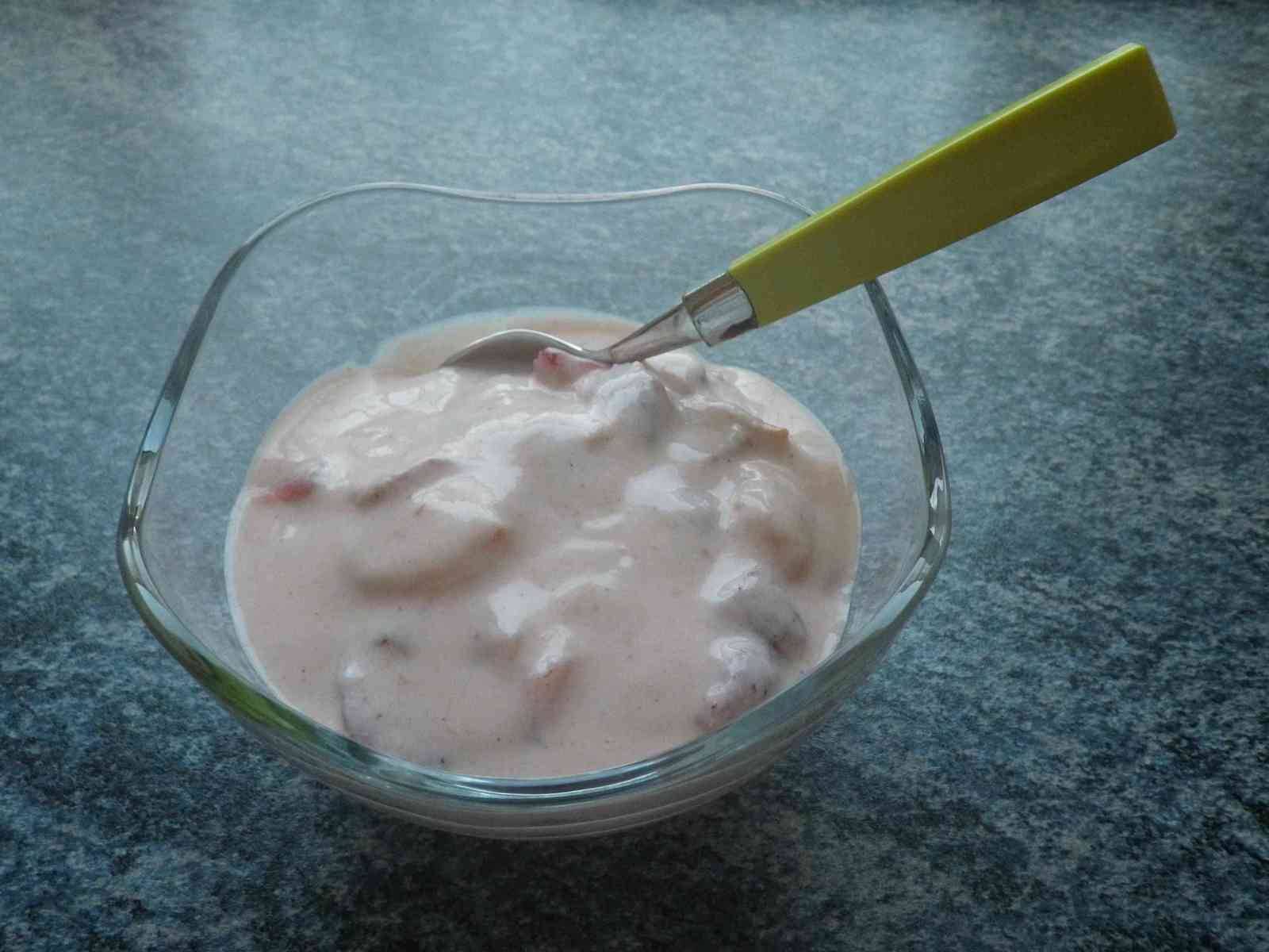 Joghurtcreme mit Erdbeeren und Marillen Rezept - ichkoche.de Joghurtcreme mit Erdbeeren und Marillen Rezept - ichkoche.de