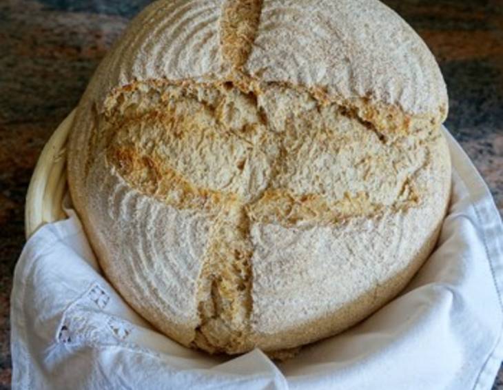 Alltagsbrot mit knuspriger Kruste Alltagsbrot mit knuspriger Kruste