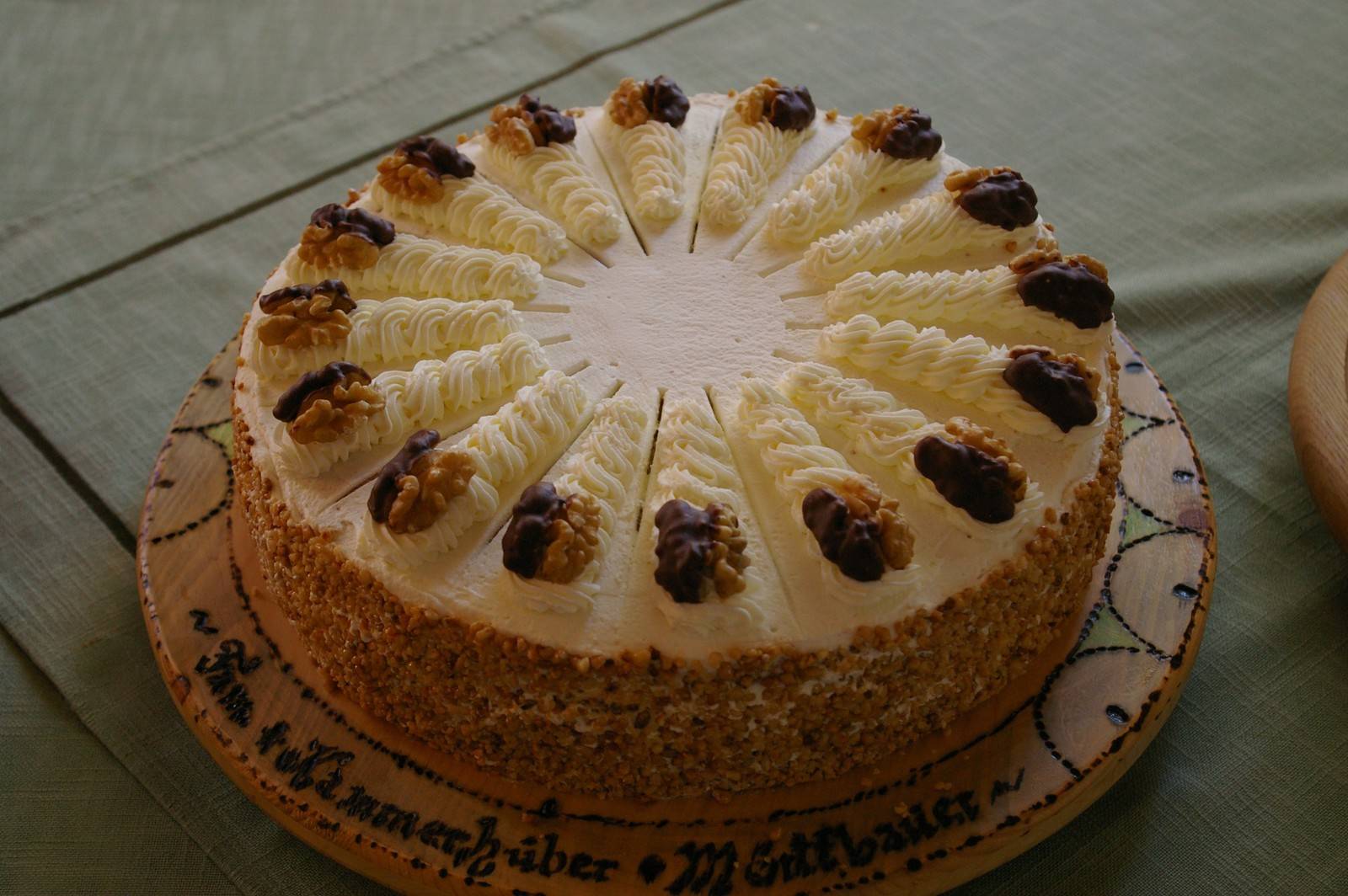 Nusstorte mit Nougatcreme Rezept - ichkoche.at Nusstorte mit Nougatcreme Rezept - ichkoche.at