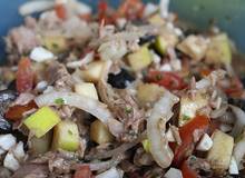 Thunfischsalat mit Eiern und Oliven Thunfischsalat mit Eiern und Oliven
