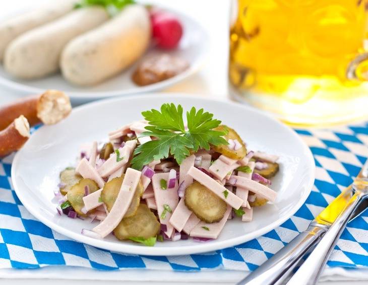 Wurstsalat auf bayerische Art Wurstsalat auf bayerische Art