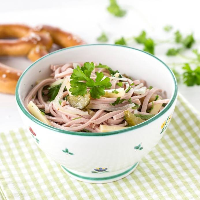 Wurstsalat mit Käse Rezept