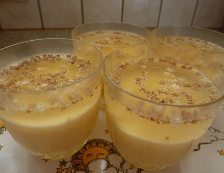 Puddingcreme mit Holunderblütengelee Puddingcreme mit Holunderblütengelee