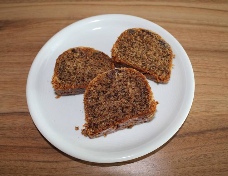 Nusskuchen mit Schokostücken Nusskuchen mit Schokostücken