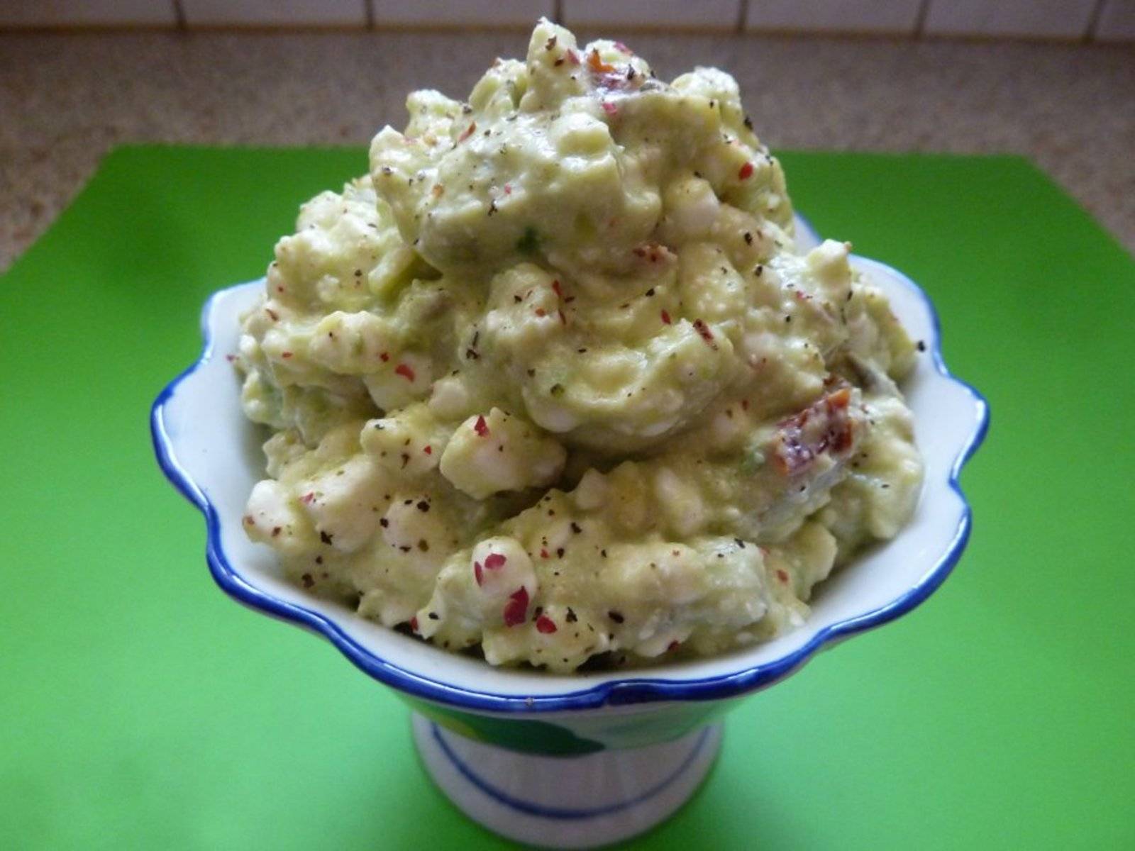 Avocado-Hüttenkäse-Aufstrich Rezept - ichkoche.de Avocado-Hüttenkäse-Aufstrich Rezept - ichkoche.de