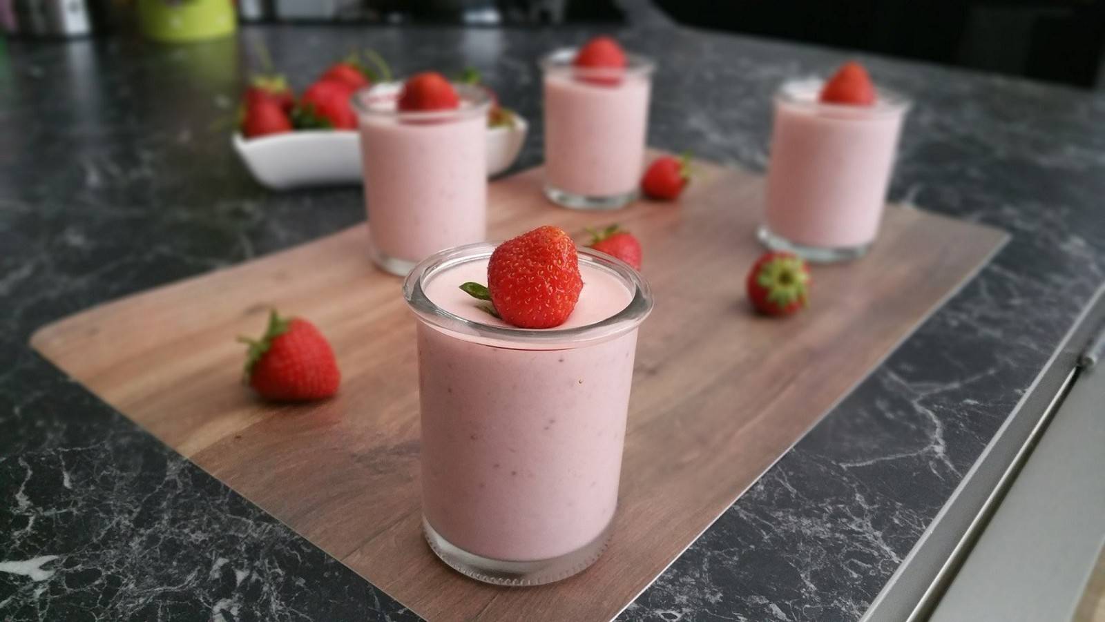Erdbeer Buttermilch-Mousse