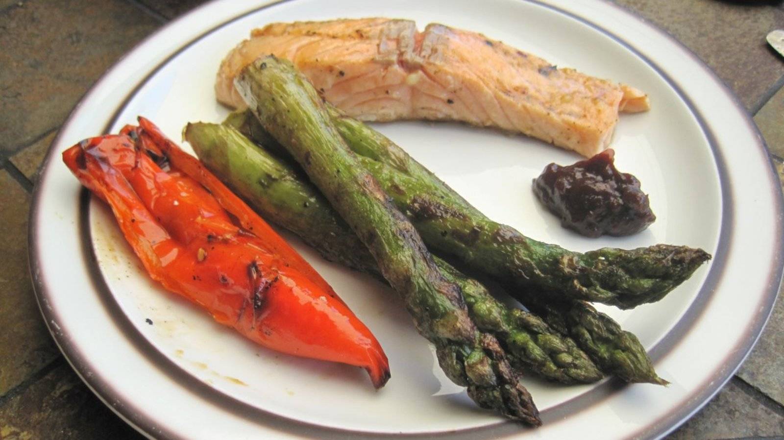 Gegrillter Spargel Rezept - ichkoche.de Gegrillter Spargel Rezept - ichkoche.de