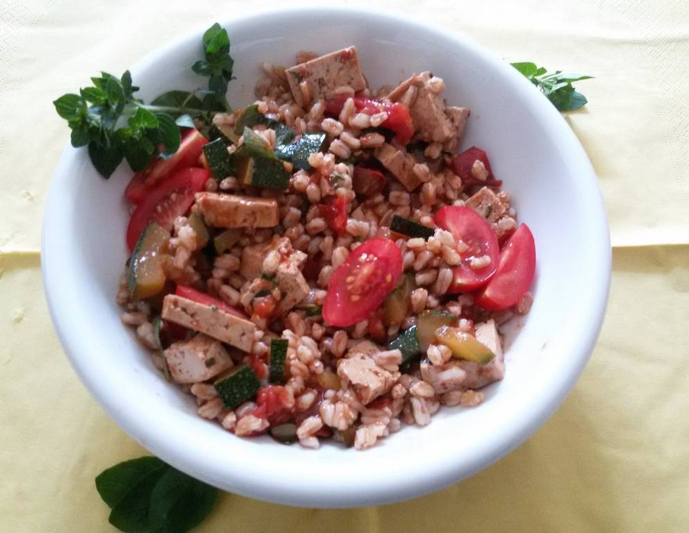 Tofu-Gemüse-Pfanne mit Dinkelreis Tofu-Gemüse-Pfanne mit Dinkelreis